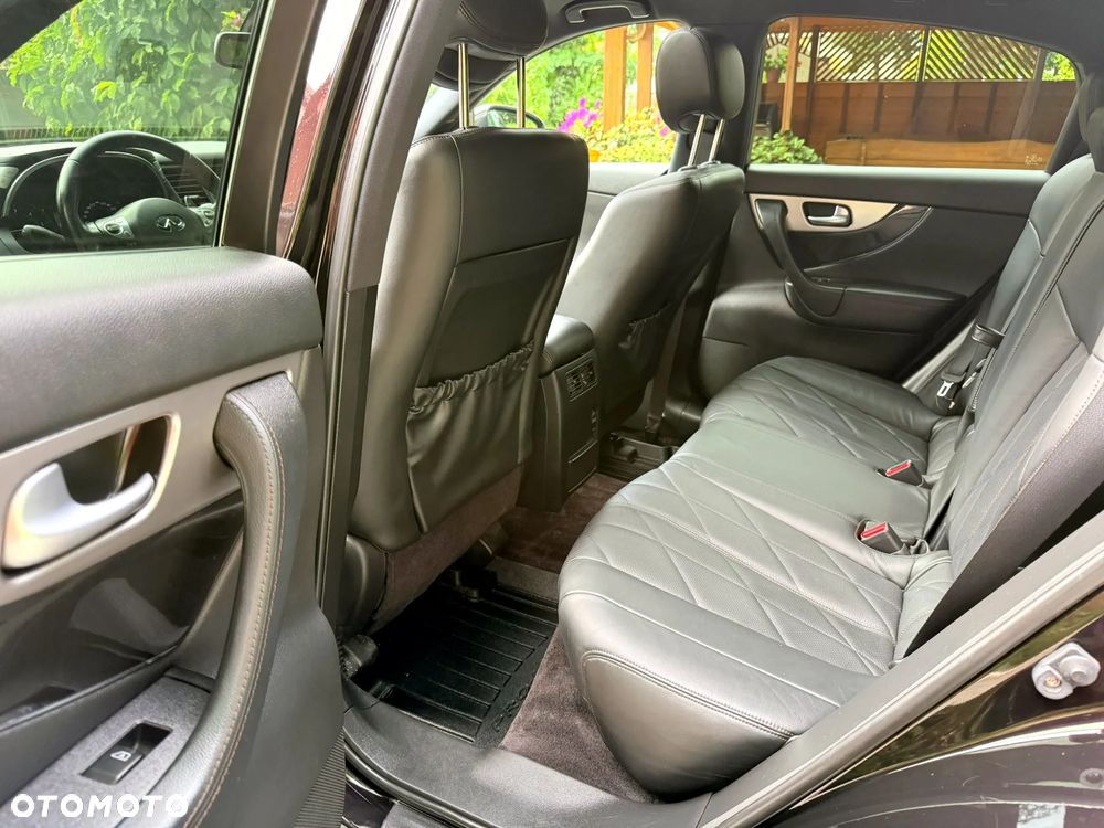 Infiniti QX70 - 21