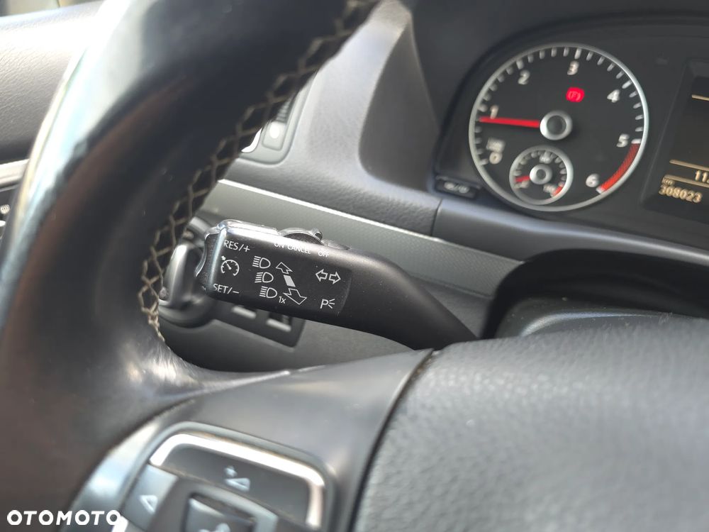 Volkswagen Touran 1.6 TDI DPF BlueMotion Technology DSG MATCH - 25