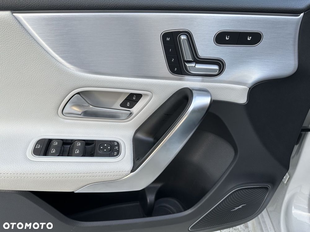 Mercedes-Benz Klasa A 250 AMG Line 7G-DCT - 7