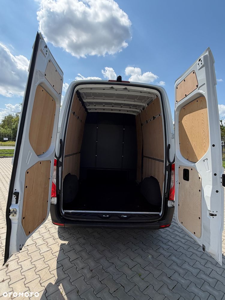 Mercedes-Benz Sprinter - 28