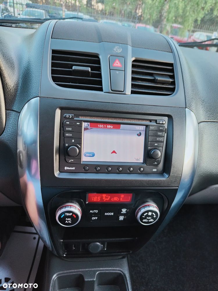 Suzuki SX4 1.6 VVT 4x4 Style - 20