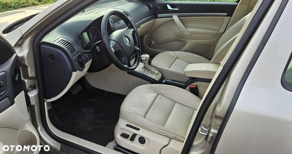 Skoda Octavia 2.0 FSI Automatik Laurin & Klement - 10