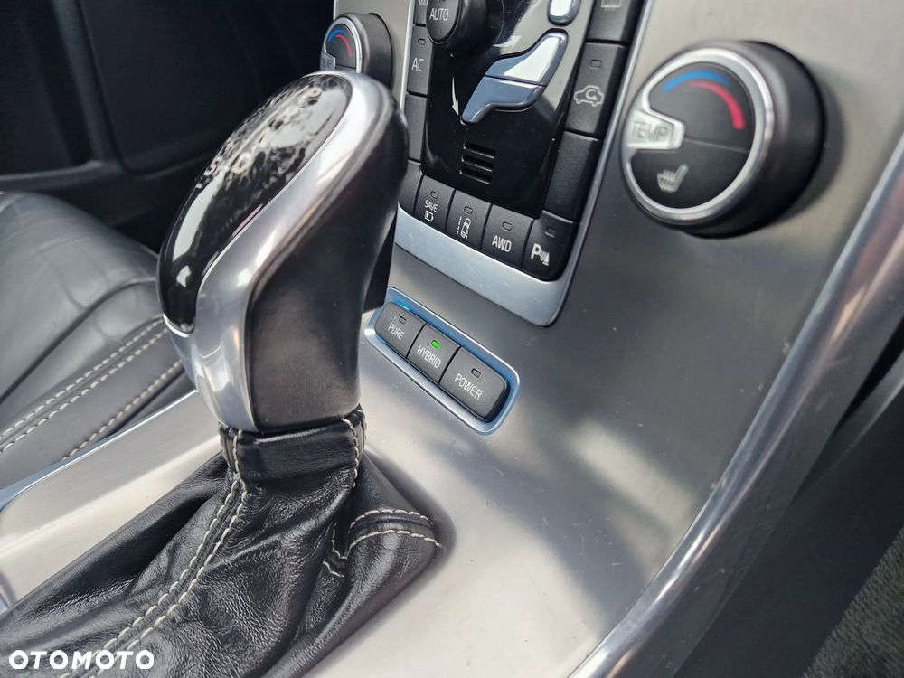 Volvo V60 D6 AWD Plug-in Hybrid Summum - 21