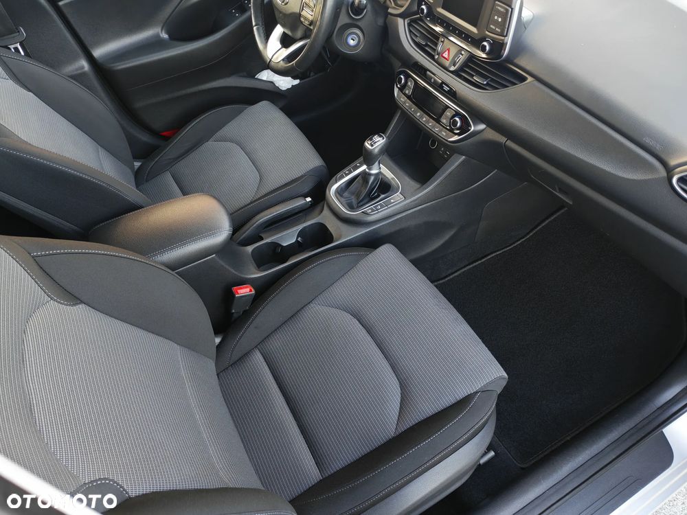 Hyundai i30 1.6 CRDi Comfort - 28