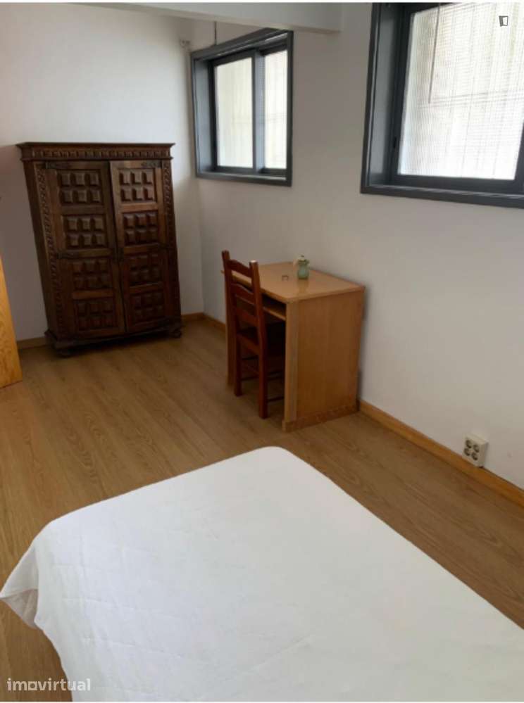 Quarto - localizado em Paranhos Porto - Grande imagem: 2/28