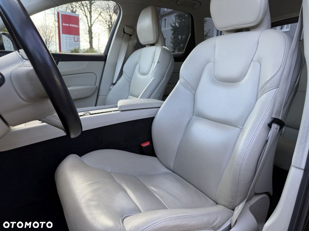 Volvo XC 60 T6 Plug-In Hybrid AWD Inscription - 17