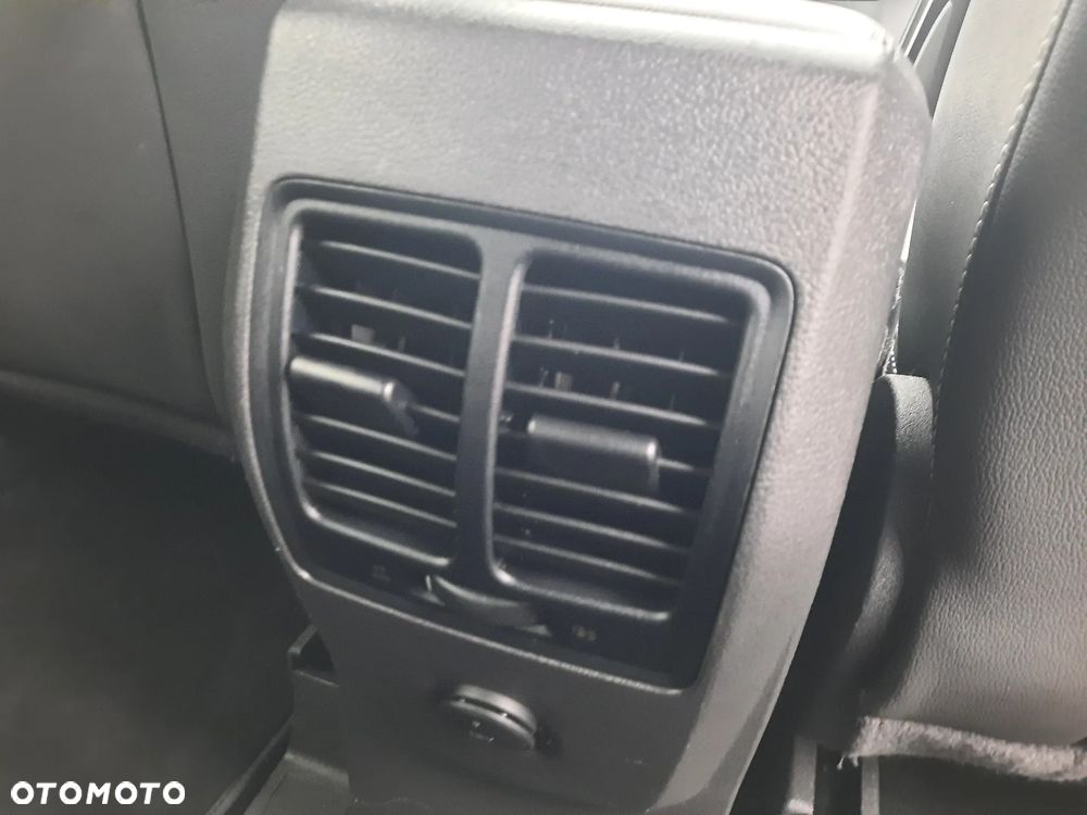 Ford Kuga 2.0 TDCi 2x4 Titanium - 23