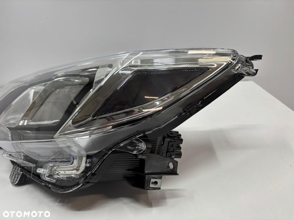 Mitsubishi Space Star III Lampa Lewa Przód Przednia W5335 - 4