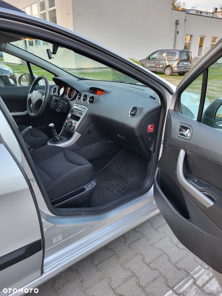 Peugeot 308 - 8