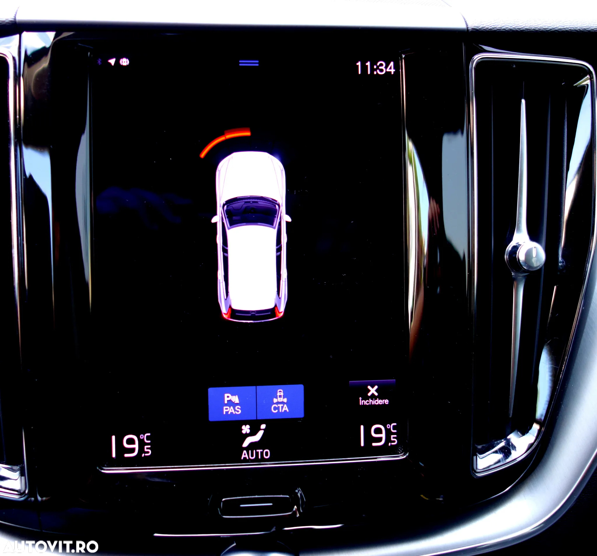 Volvo XC 60 B4 MHEV AT8 FWD Momentum - 27