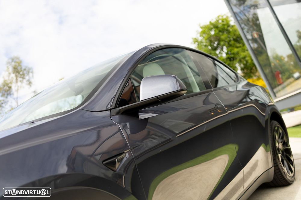 Tesla Model Y Long Range Dual Motor AWD - 6