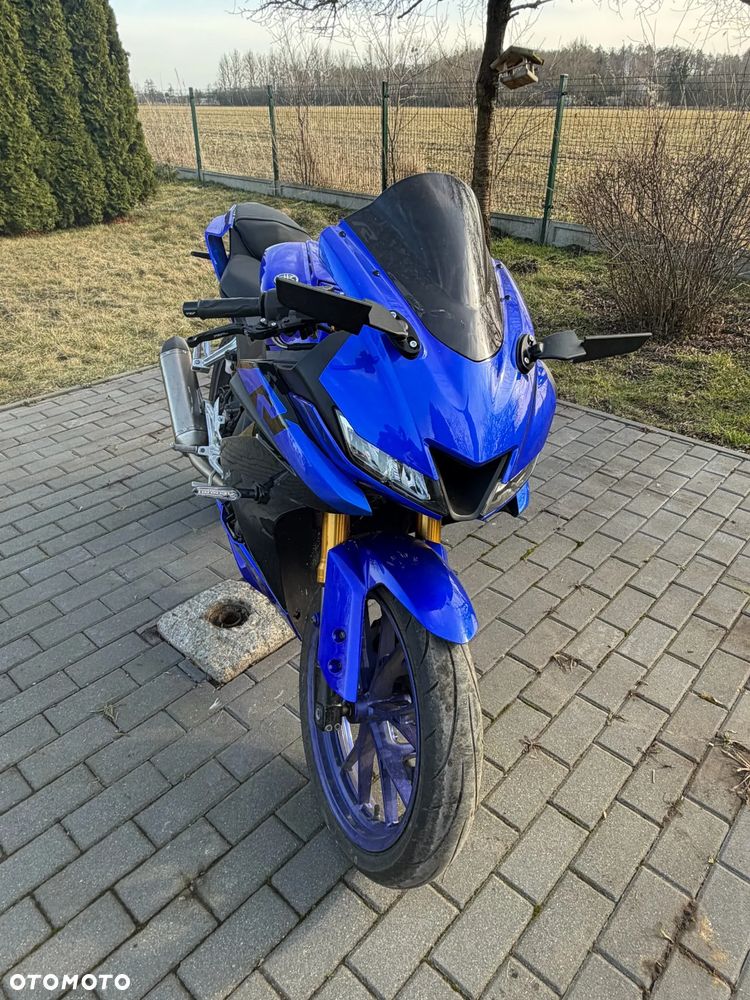 Yamaha YZF - 4