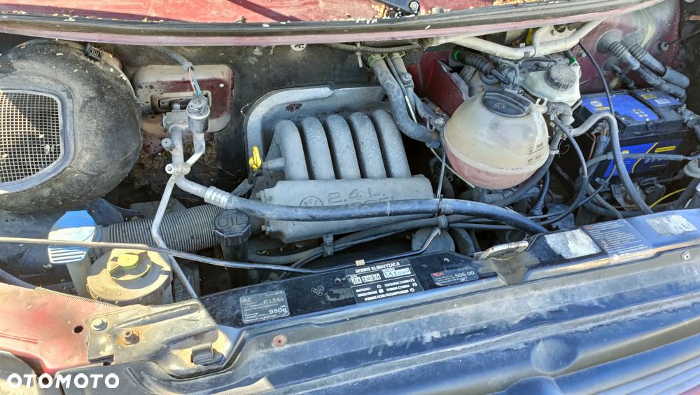 Volkswagen Caravelle - 17