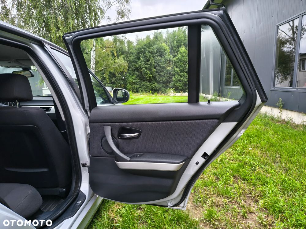 BMW Seria 3 318d - 14