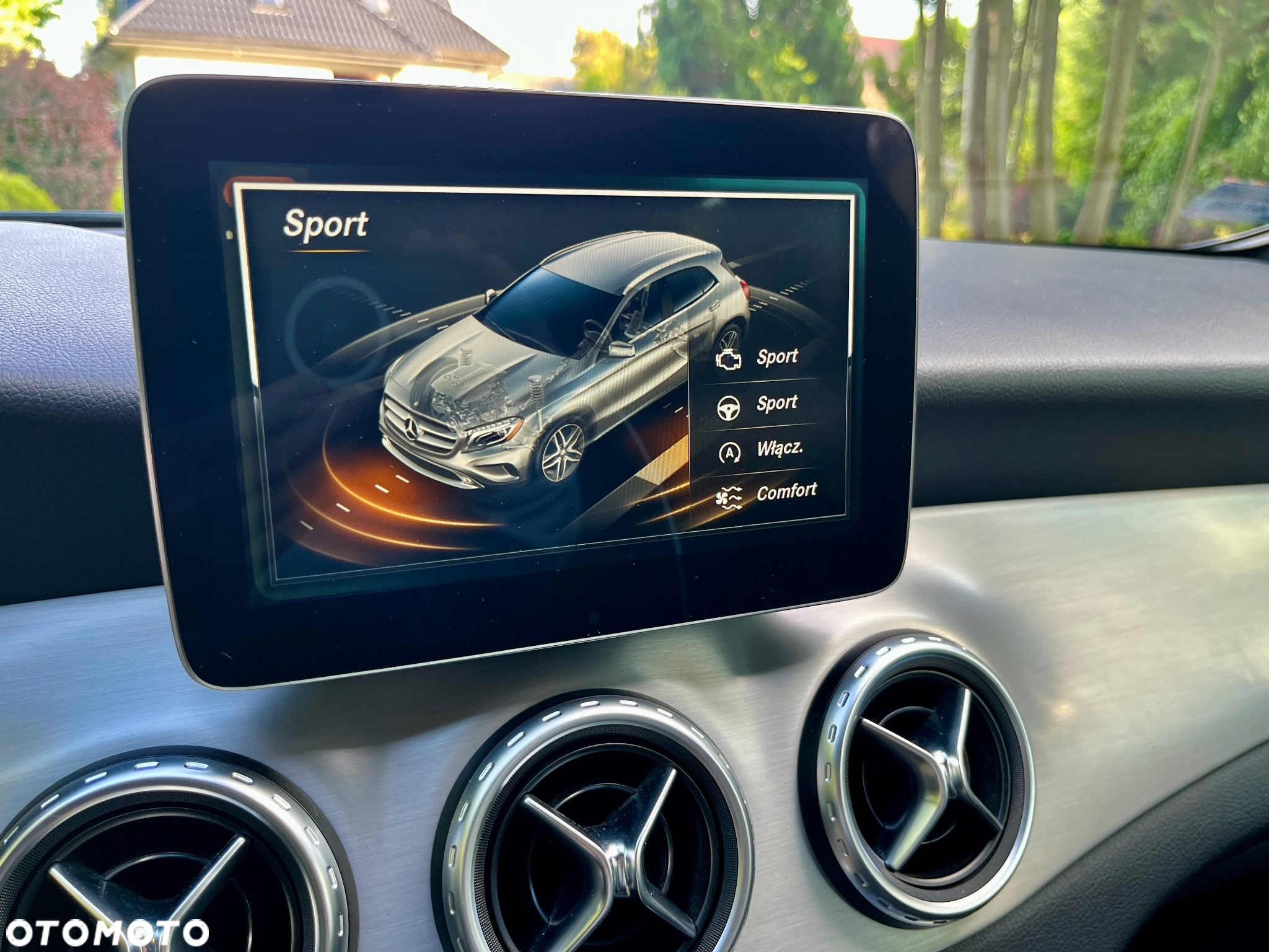 Mercedes-Benz GLA - 28