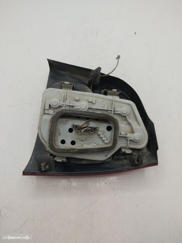 Farolim Stop Esq Volkswagen Polo (9N_) - 3