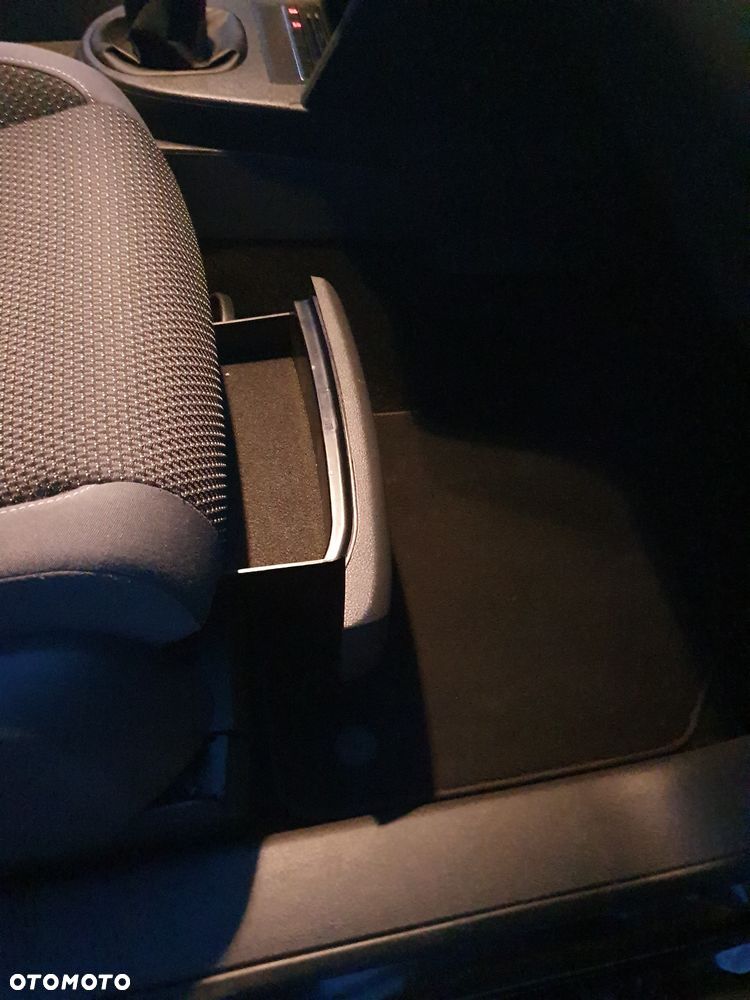 Volkswagen Touran 1.6 TDI DPF BlueMot Comfortline - 18