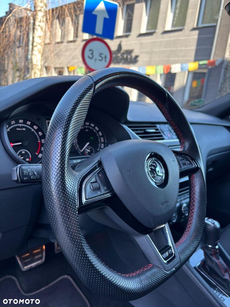 Skoda Octavia 2.0 TDI DSG RS - 22