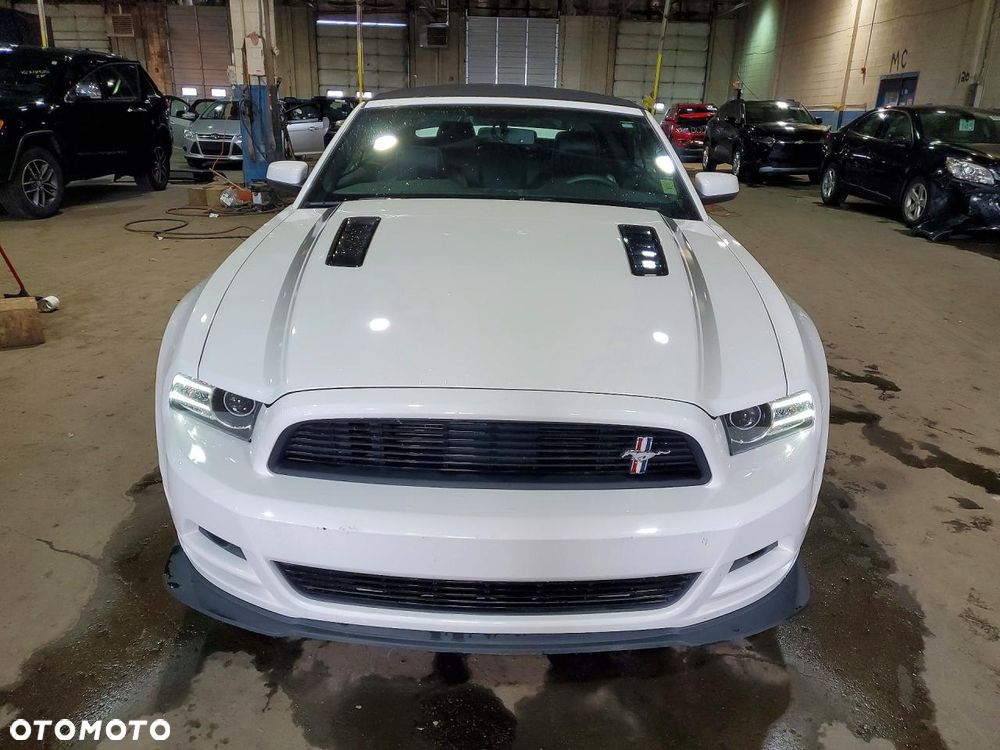 Ford Mustang - 4
