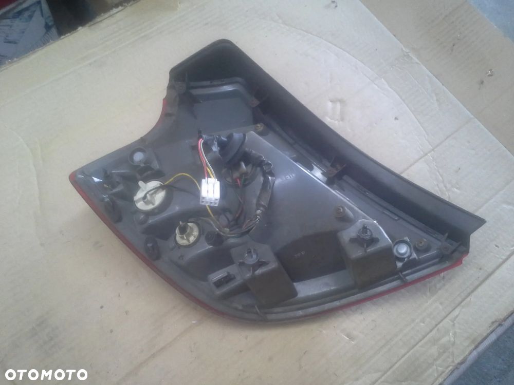 Kia Ceed I 5D HB lampy tylne EU - 5