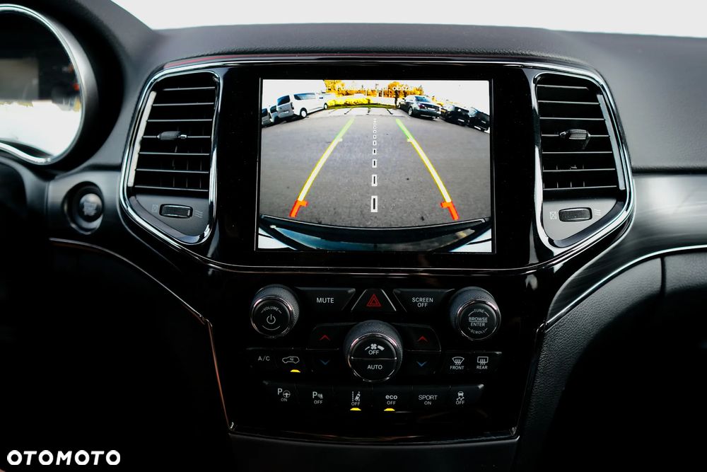 Jeep Grand Cherokee - 29