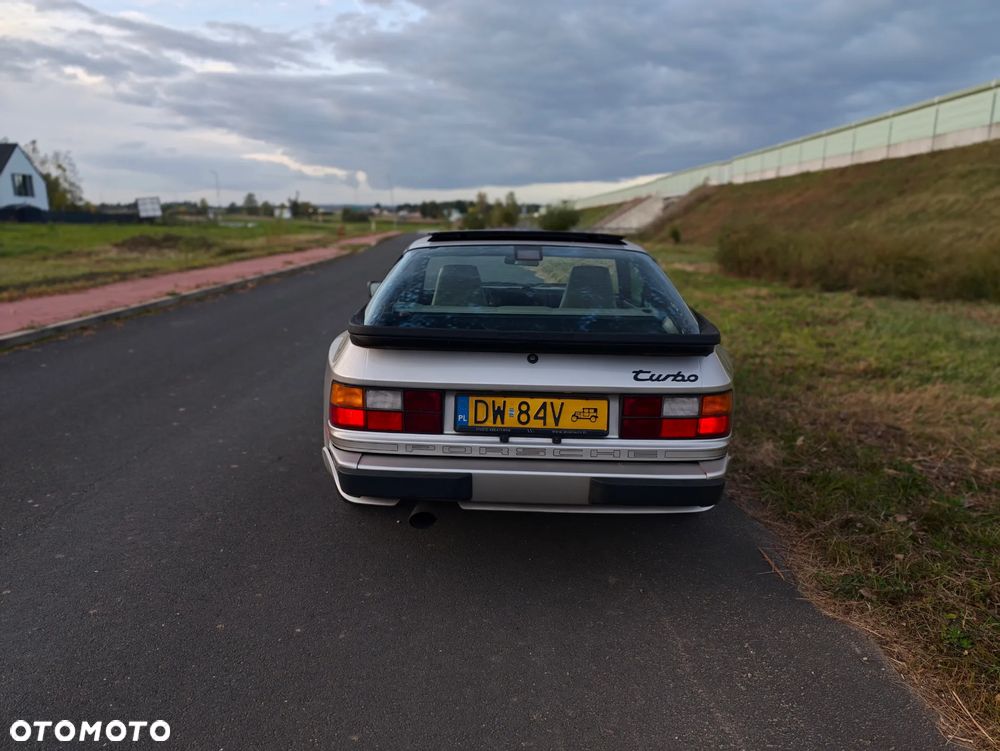 Porsche 944 2.5 Turbo - 6