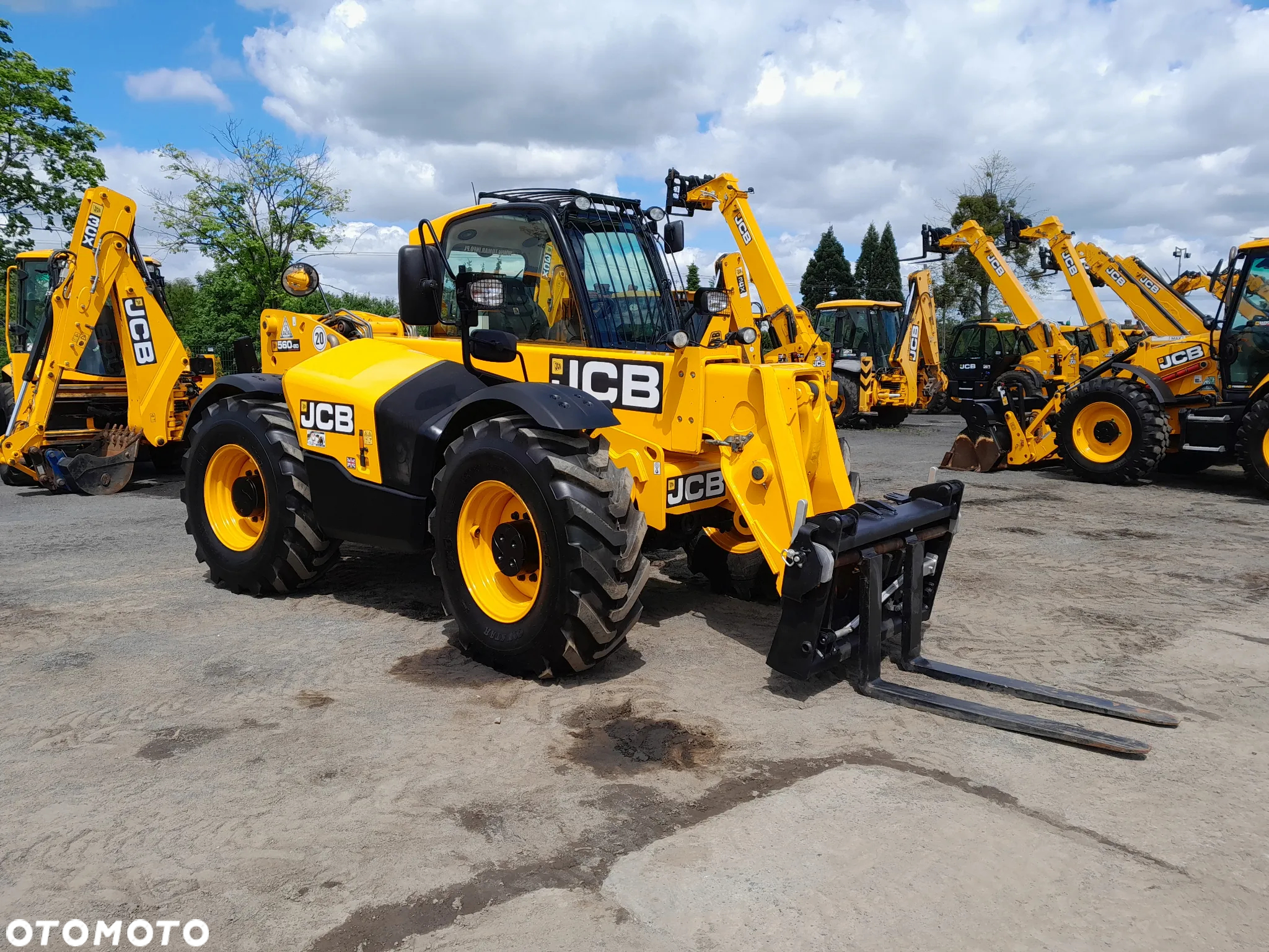 JCB 560-80 - 3