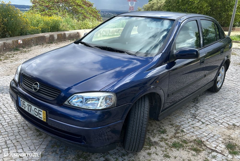 Opel Astra 1.2 Club - 1