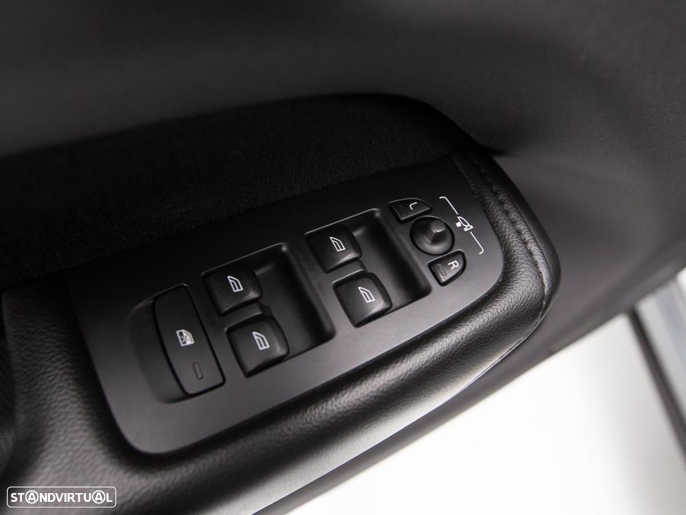 Volvo XC 60 2.0 T6 PHEV R-Design AWD - 14