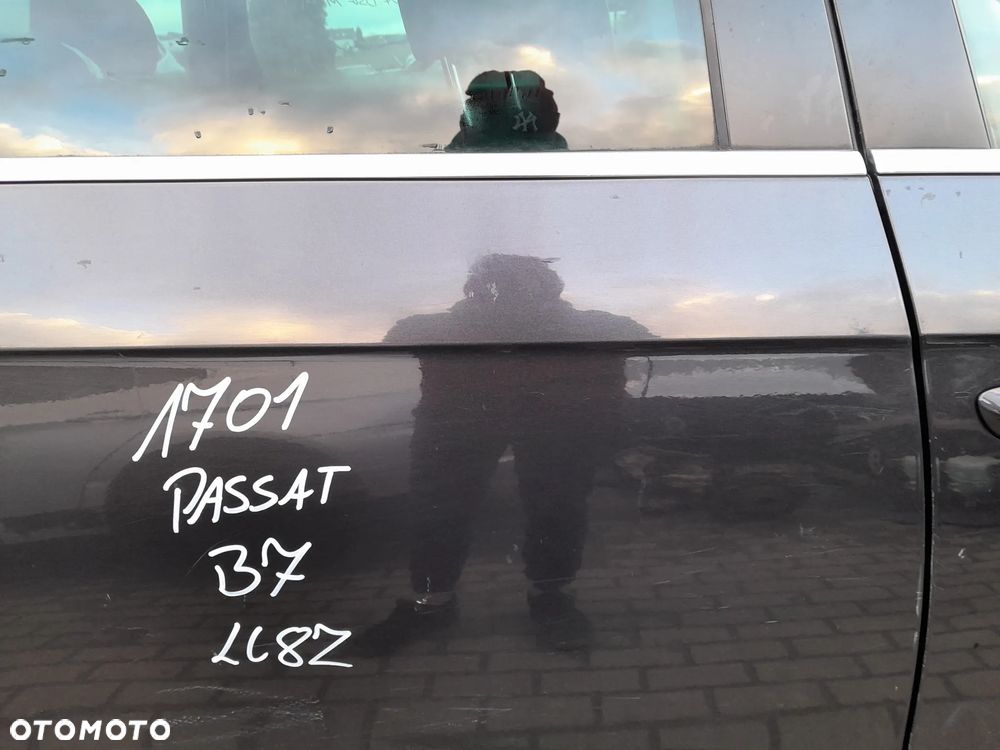 VW PASSAT B7 DRZWI PRAWE TYLNE PRAWY TYŁ KOMBI KOLOR: LC8Z - 3