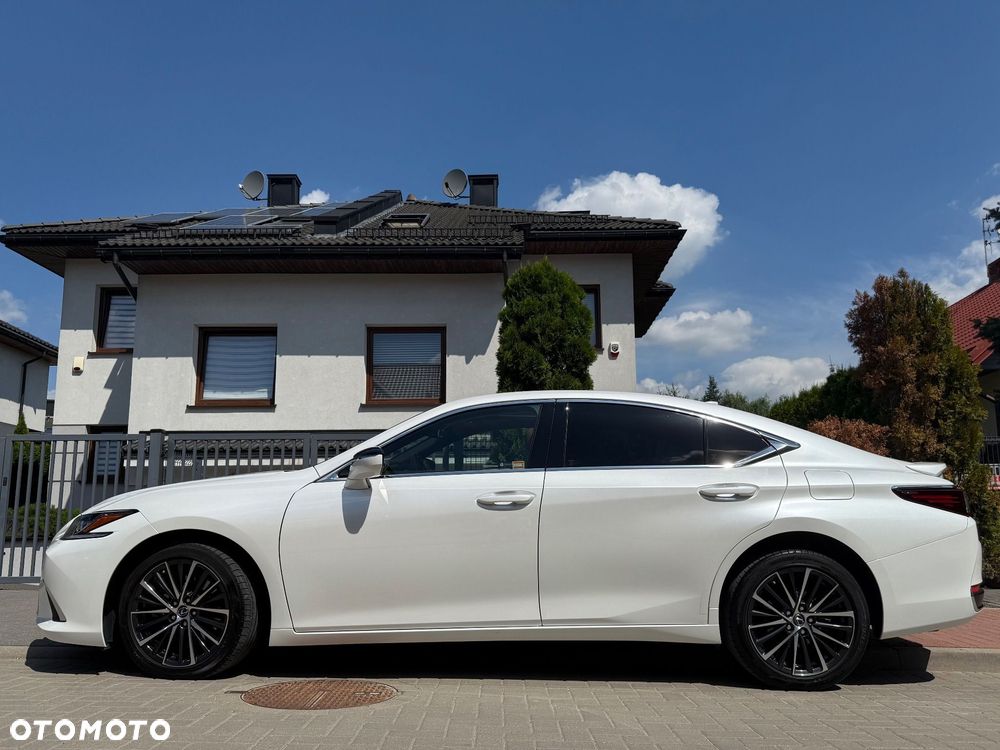 Lexus ES 300h Business Edition - 3