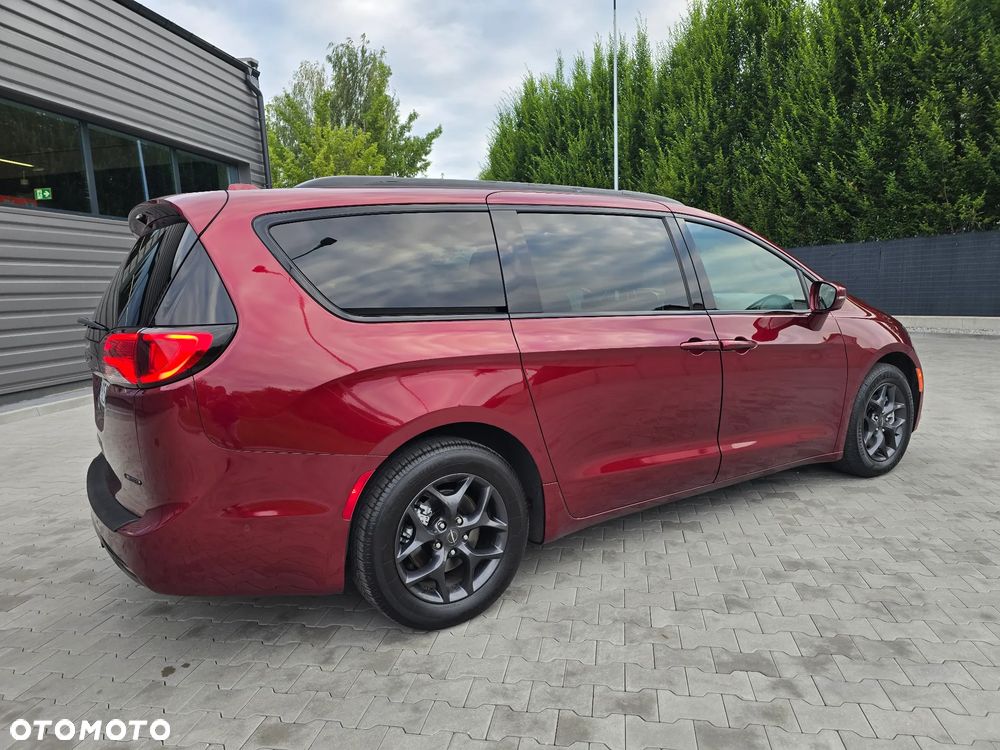 Chrysler Pacifica - 5