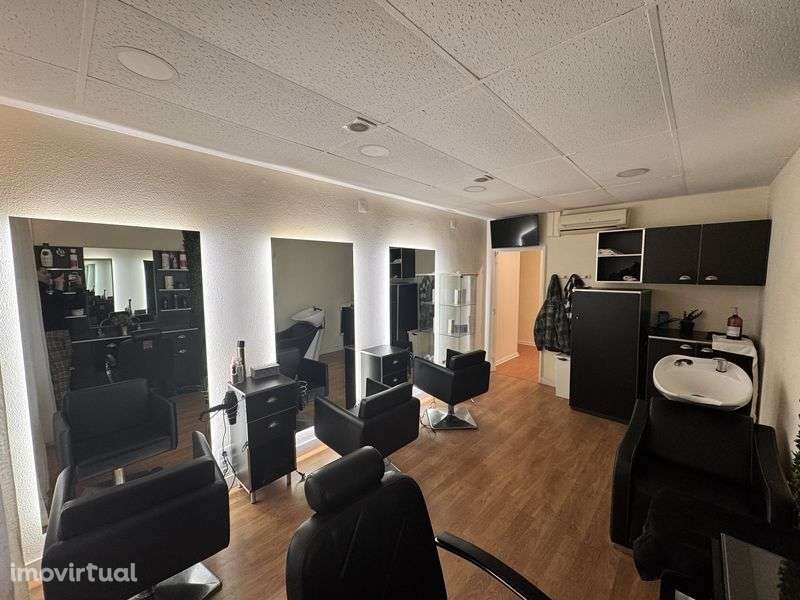 Aluga-se Salão de Cabeleireiro – Localização Premium no Campo Pequeno - Grande imagem: 3/6