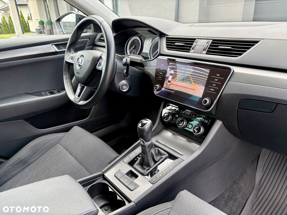 Skoda Superb 2.0 TDI SCR Style DSG - 19