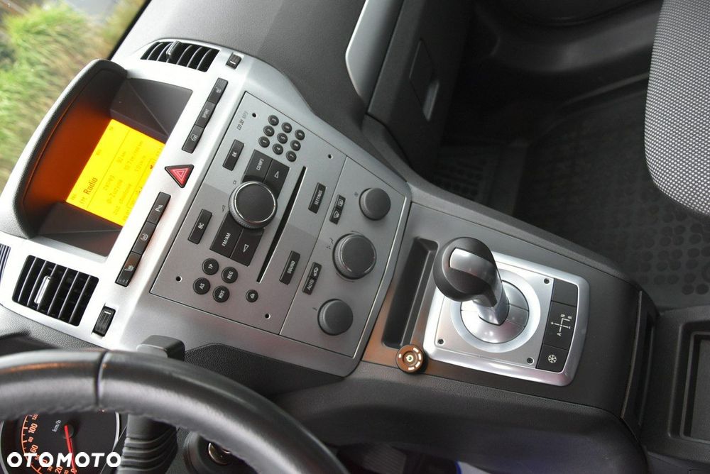 Opel Zafira - 9
