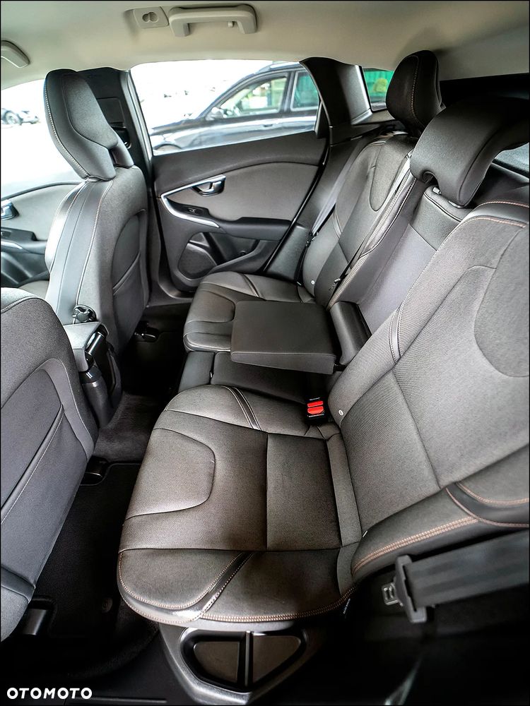 Volvo V40 Cross Country - 32