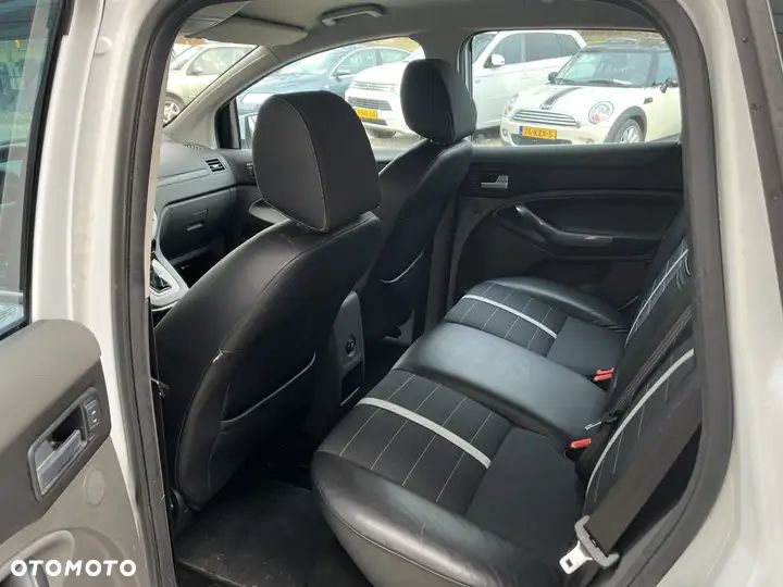 Ford Kuga 2.5 4x4 Titanium - 4
