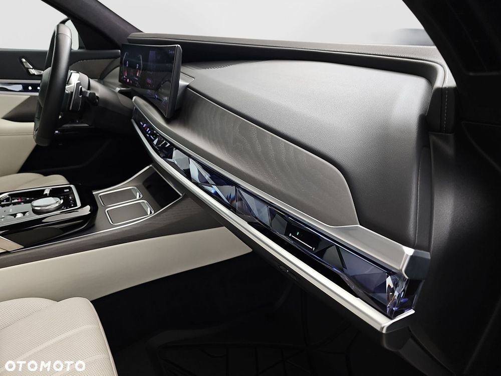 BMW Seria 7 750e PHEV xDrive M Sport sport - 30