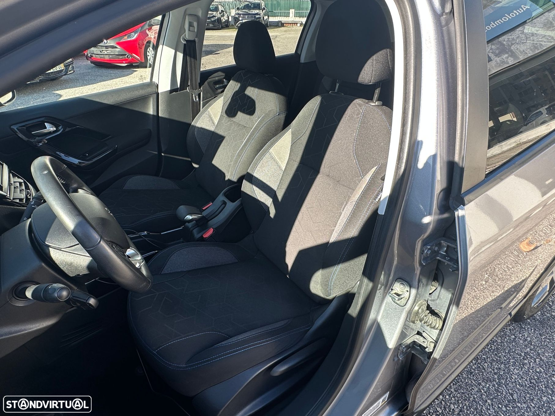 Peugeot 2008 1.2 PureTech Signature - 13