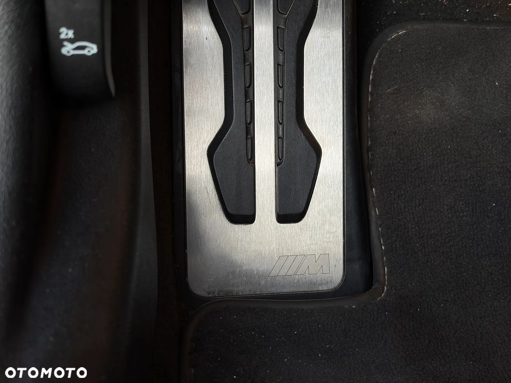 BMW Seria 3 330e M Sport - 28