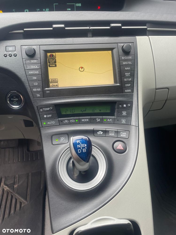 Toyota Prius (Hybrid) - 7