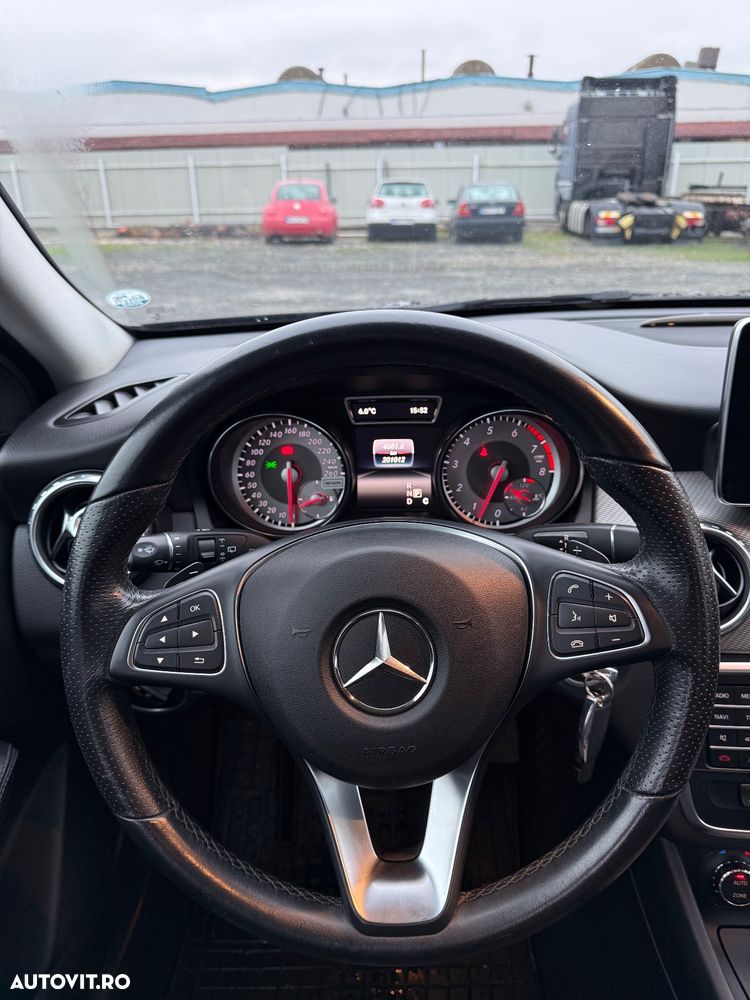 Mercedes-Benz GLA 200 7G-DCT - 6