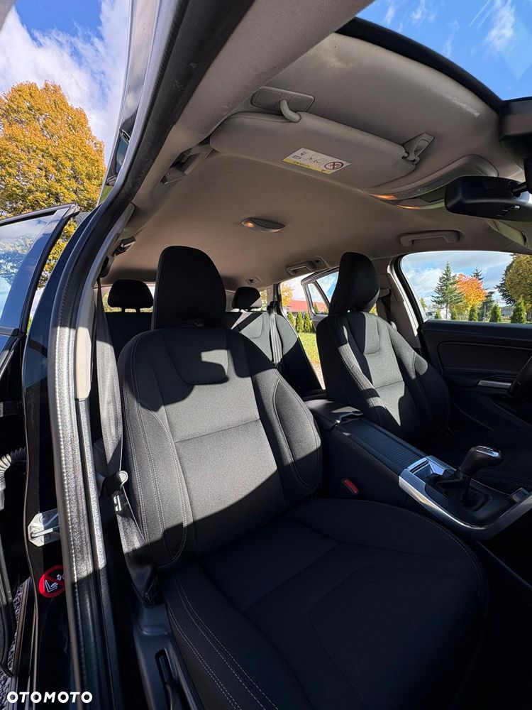 Volvo V60 D2 Drive-E Momentum - 28