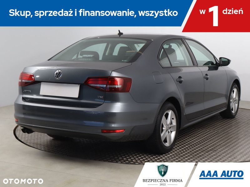 Volkswagen Jetta - 6