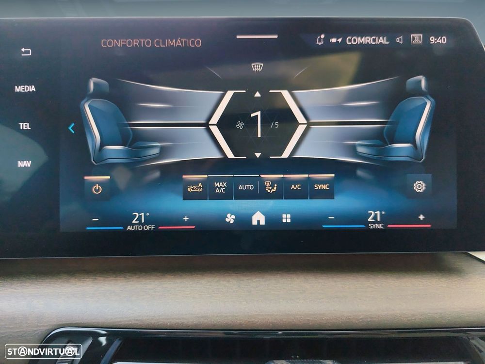 BMW iX1 eDrive20 Pack Desportivo M - 33