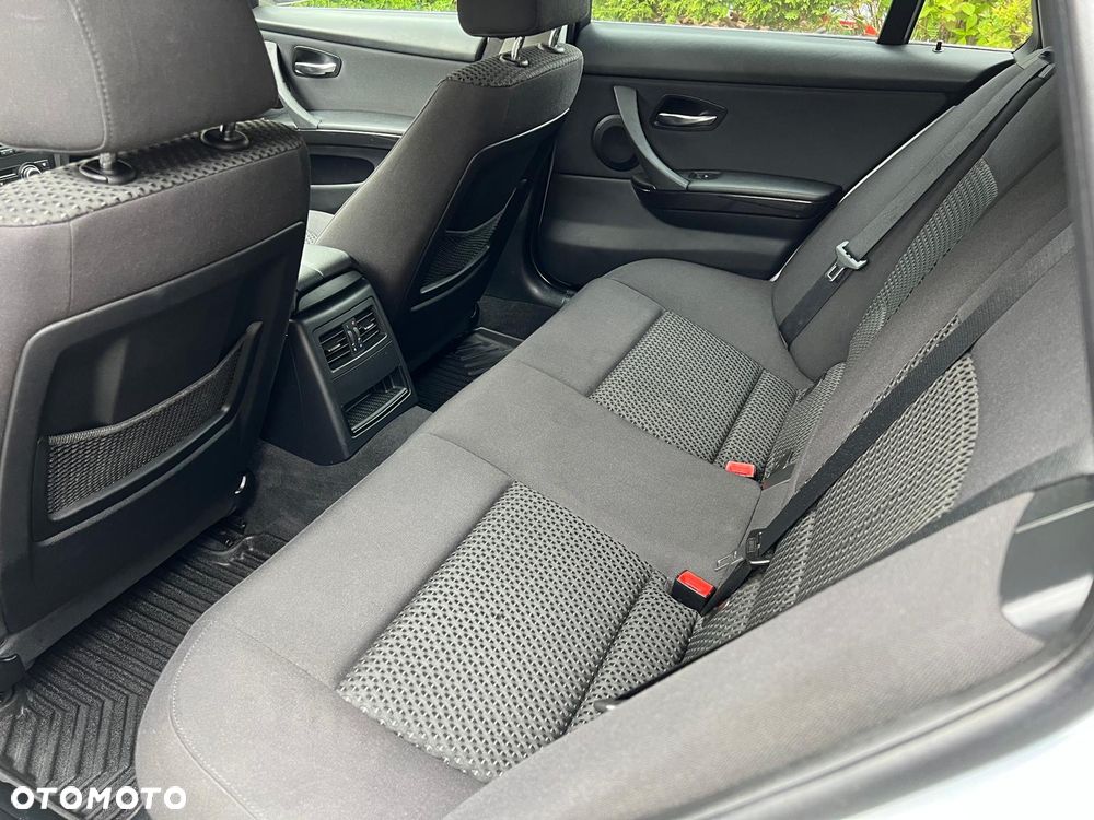 BMW Seria 3 318d Blue Performance - 22
