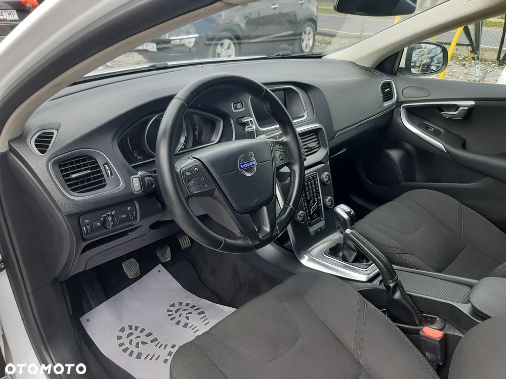 Volvo V40 D2 Momentum - 18