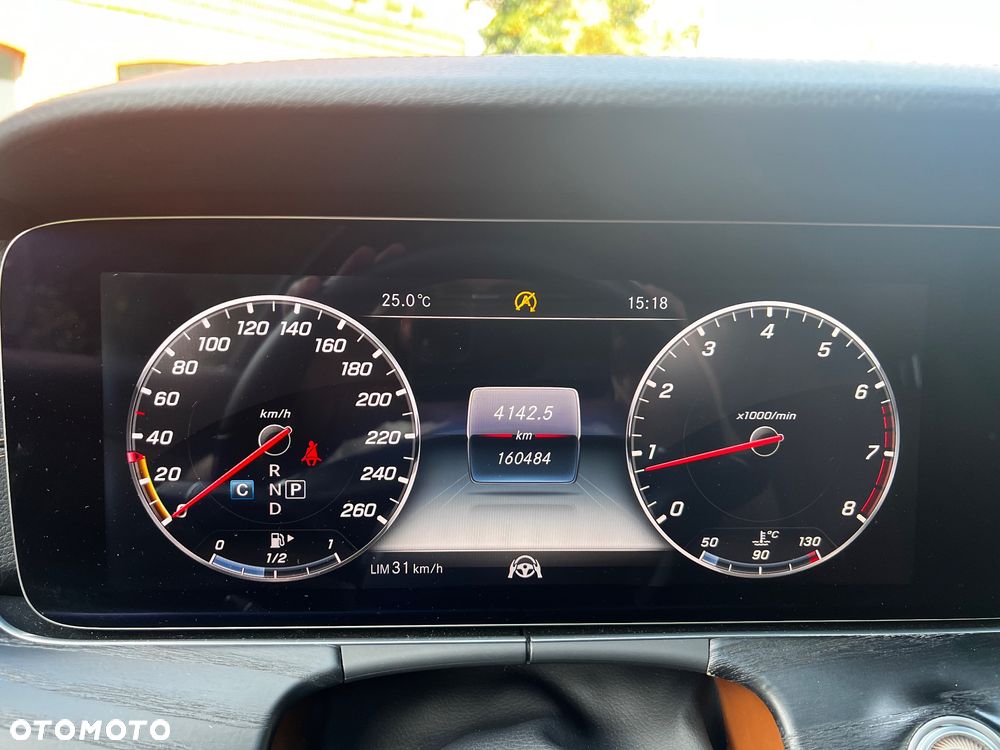Mercedes-Benz Klasa E 300 9G-TRONIC - 27