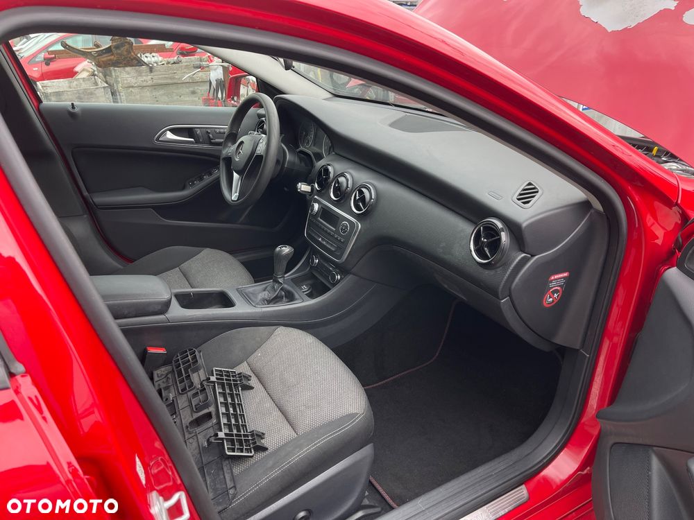 Mercedes-Benz Klasa A 180 (BlueEFFICIENCY) - 11