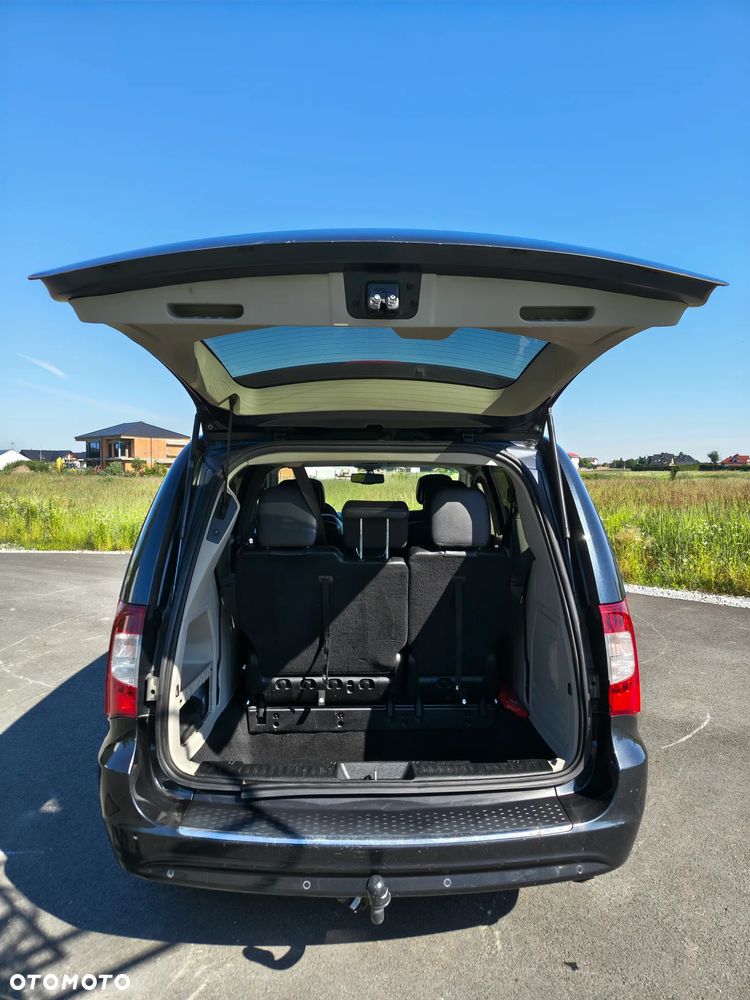 Chrysler Town & Country 3.6 Limited - 18